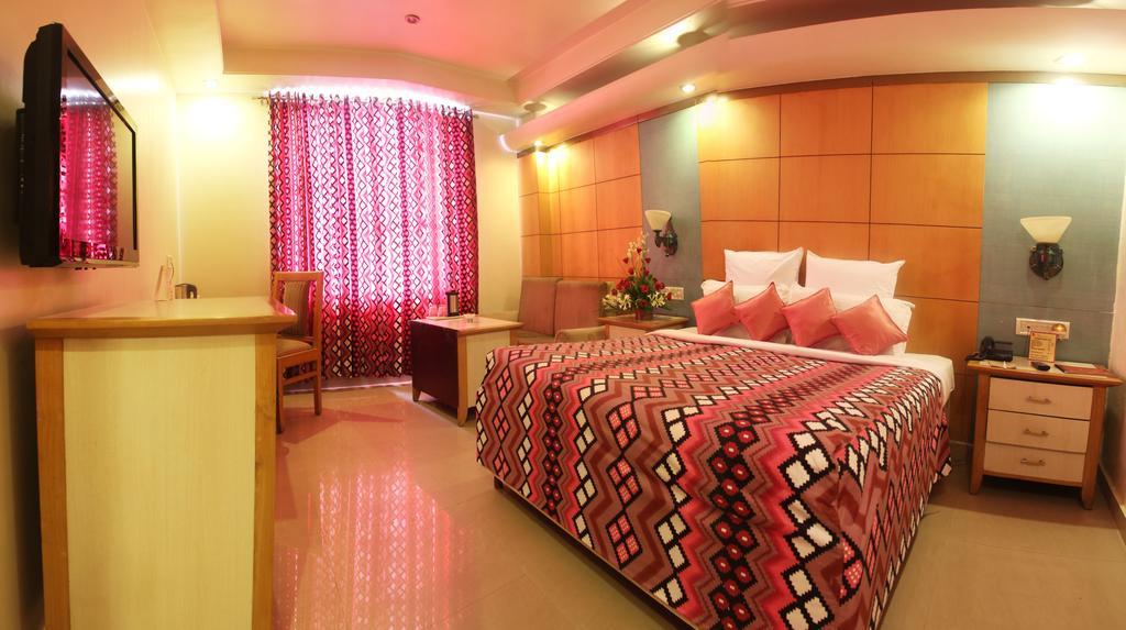 Hotel Grand International Rāipur Exteriör bild