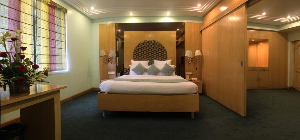 Hotel Grand International Rāipur Exteriör bild