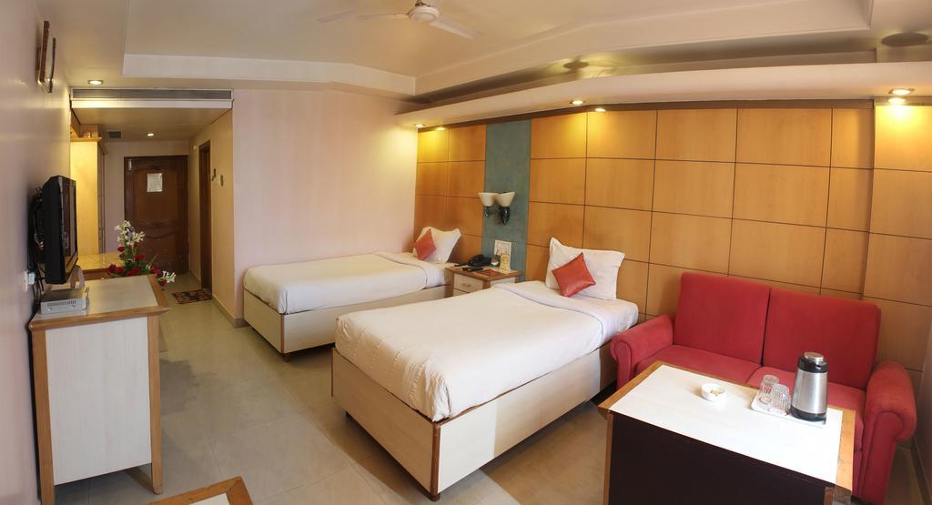 Hotel Grand International Rāipur Exteriör bild