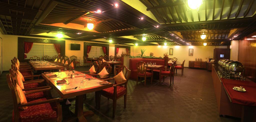 Hotel Grand International Rāipur Exteriör bild