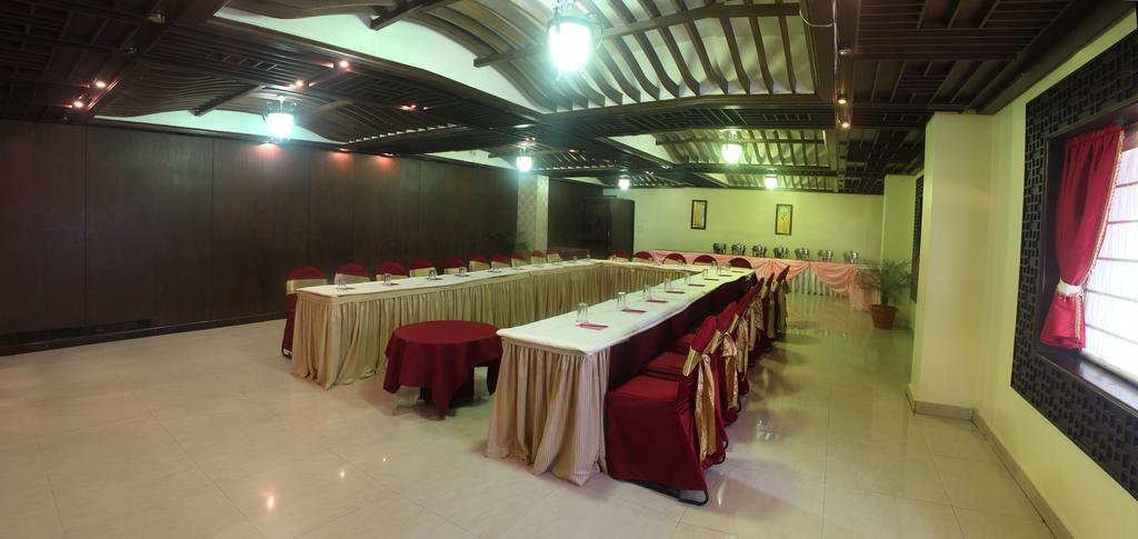 Hotel Grand International Rāipur Exteriör bild
