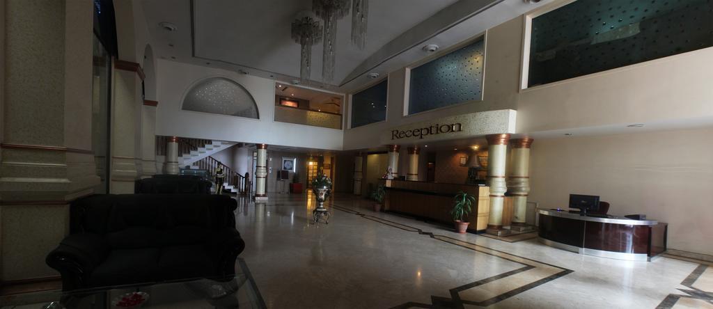 Hotel Grand International Rāipur Exteriör bild