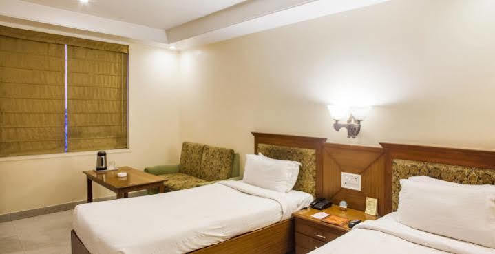 Hotel Grand International Rāipur Exteriör bild