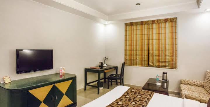 Hotel Grand International Rāipur Exteriör bild