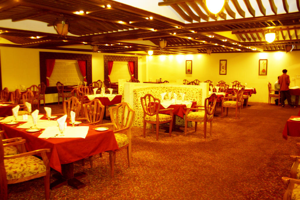 Hotel Grand International Rāipur Exteriör bild