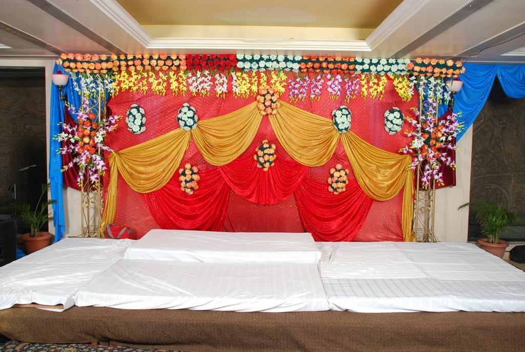 Hotel Grand International Rāipur Exteriör bild