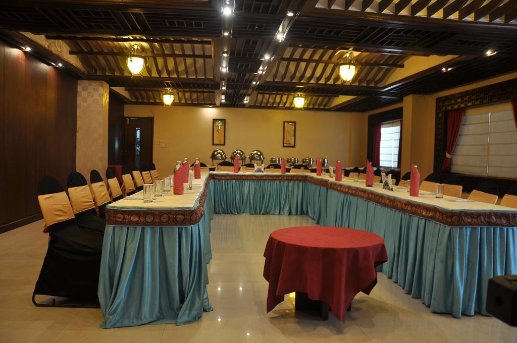 Hotel Grand International Rāipur Exteriör bild